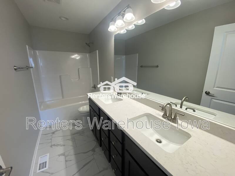 Townhouse for rent at 7000 Lake Ridge Dr #13, Des Moines, IA 50320
