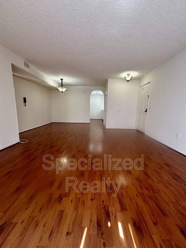 Apartment for rent at 1034 Thompson Ave #8, Glendale, CA 91201