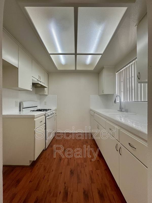 Apartment for rent at 1034 Thompson Ave #8, Glendale, CA 91201