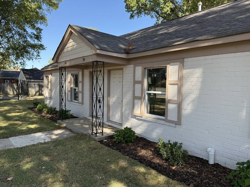Apartment for rent at 940 N Hollywood St, Memphis, TN 38108