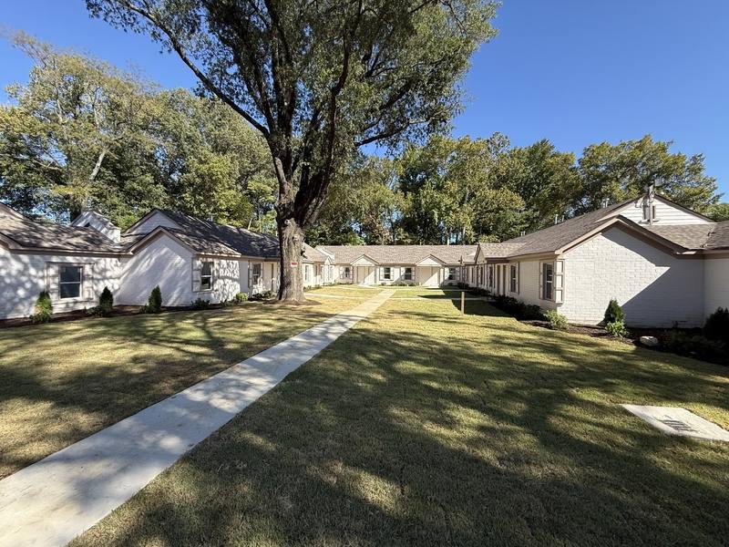 Apartment for rent at 940 N Hollywood St, Memphis, TN 38108
