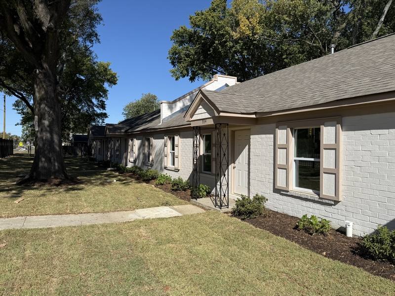 Apartment for rent at 940 N Hollywood St, Memphis, TN 38108