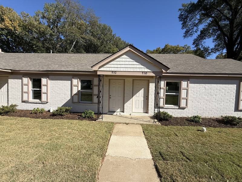Apartment for rent at 940 N Hollywood St, Memphis, TN 38108
