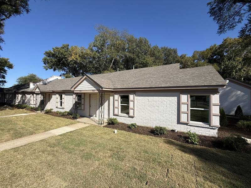 Apartment for rent at 940 N Hollywood St, Memphis, TN 38108