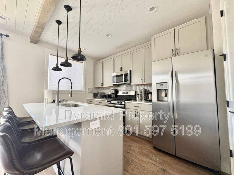 Townhouse for rent at 1027 Wasatch Spring Rd, Kamas, UT 84036