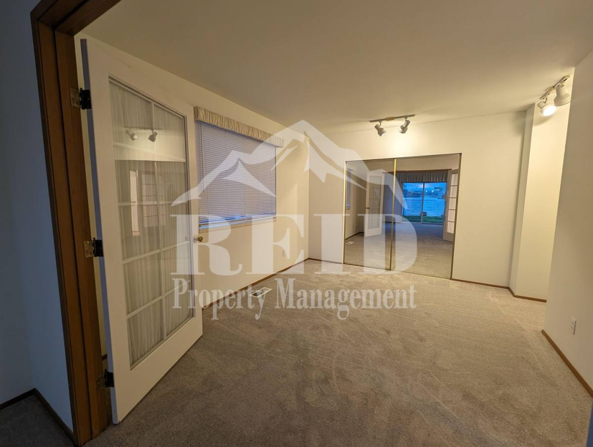 Apartment for rent at 305 & 307 Shore Dr, Bremerton, WA 98310