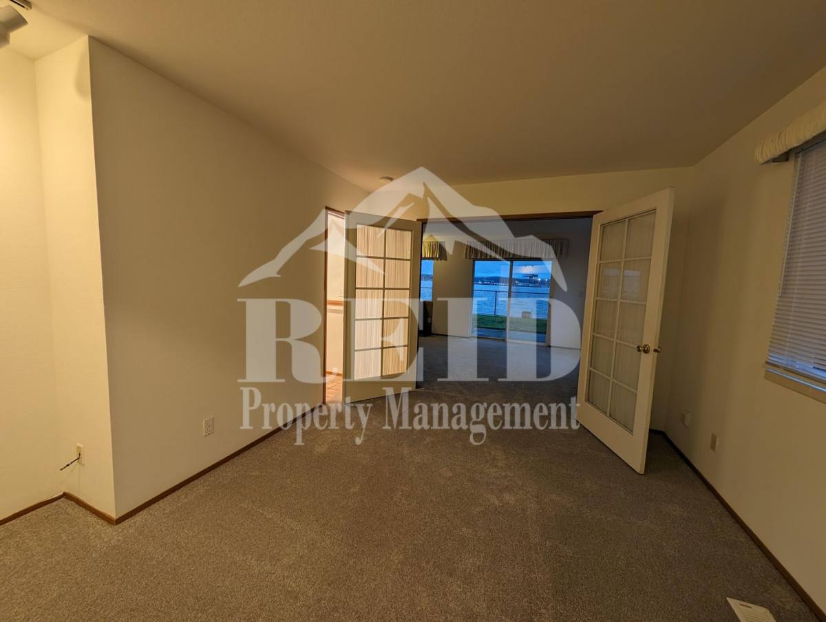 Apartment for rent at 305 & 307 Shore Dr, Bremerton, WA 98310