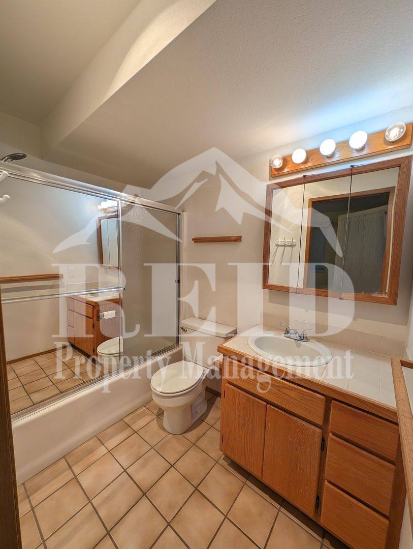 Apartment for rent at 305 & 307 Shore Dr, Bremerton, WA 98310