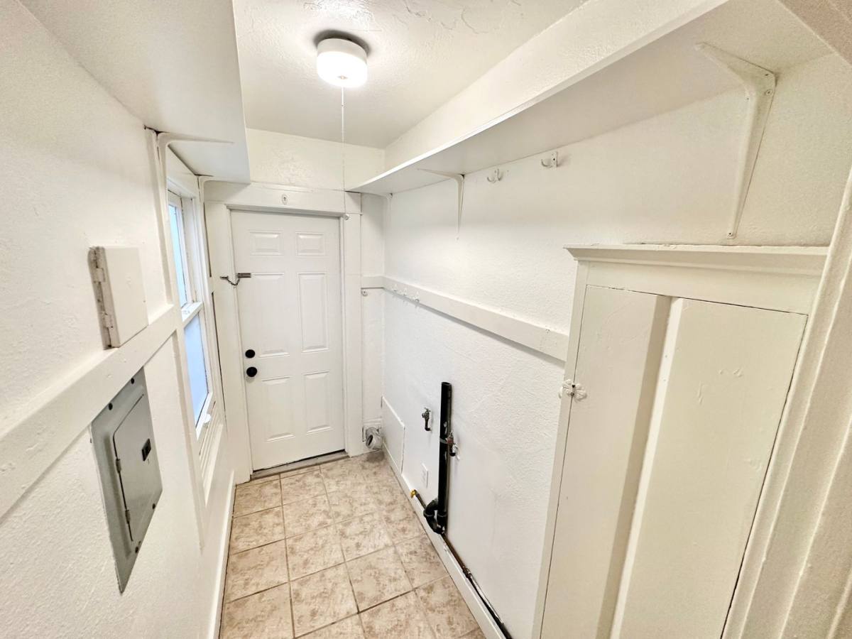 Apartment for rent at 715 Crestmoore Place, Venice, CA 90291