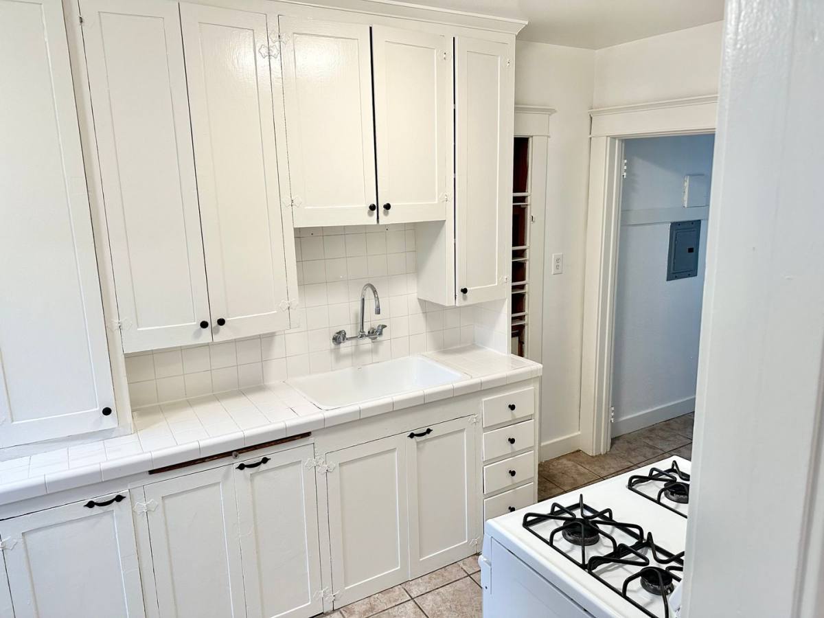 Apartment for rent at 715 Crestmoore Place, Venice, CA 90291