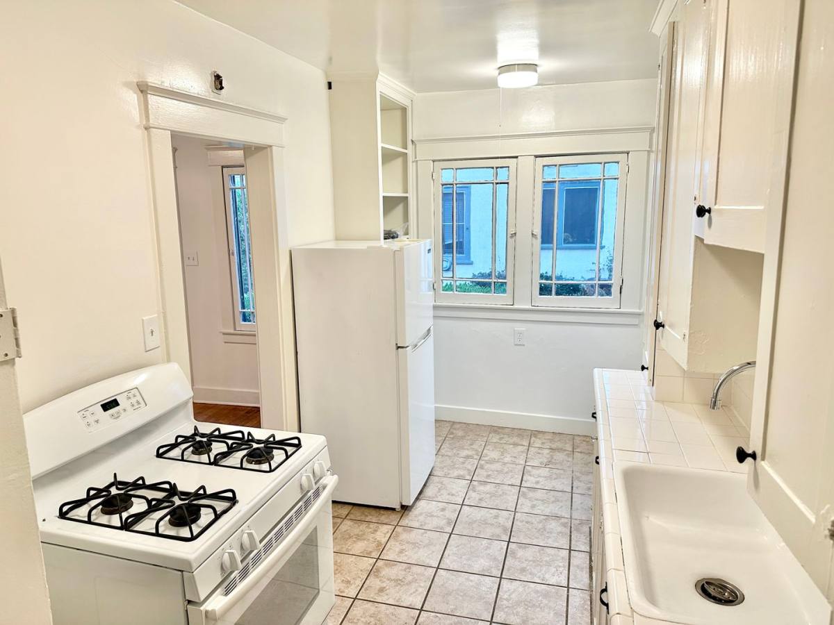 Apartment for rent at 715 Crestmoore Place, Venice, CA 90291