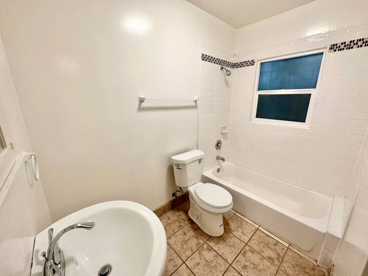 Apartment for rent at 715 Crestmoore Place, Venice, CA 90291