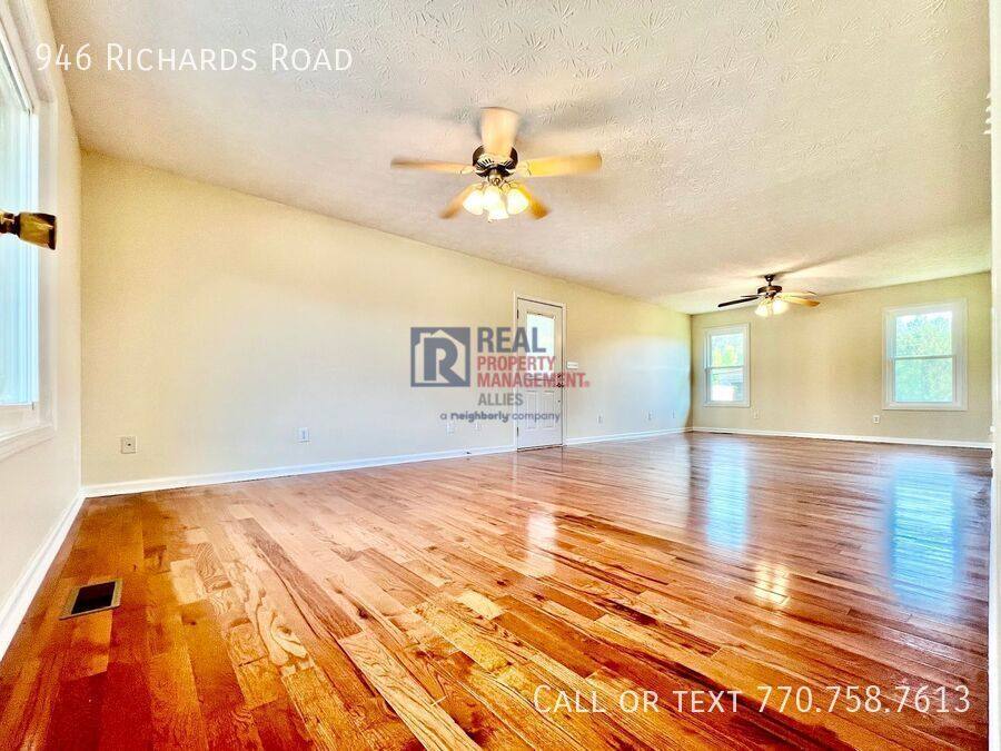 House for rent at 946 Richards Rd, White, GA 30184