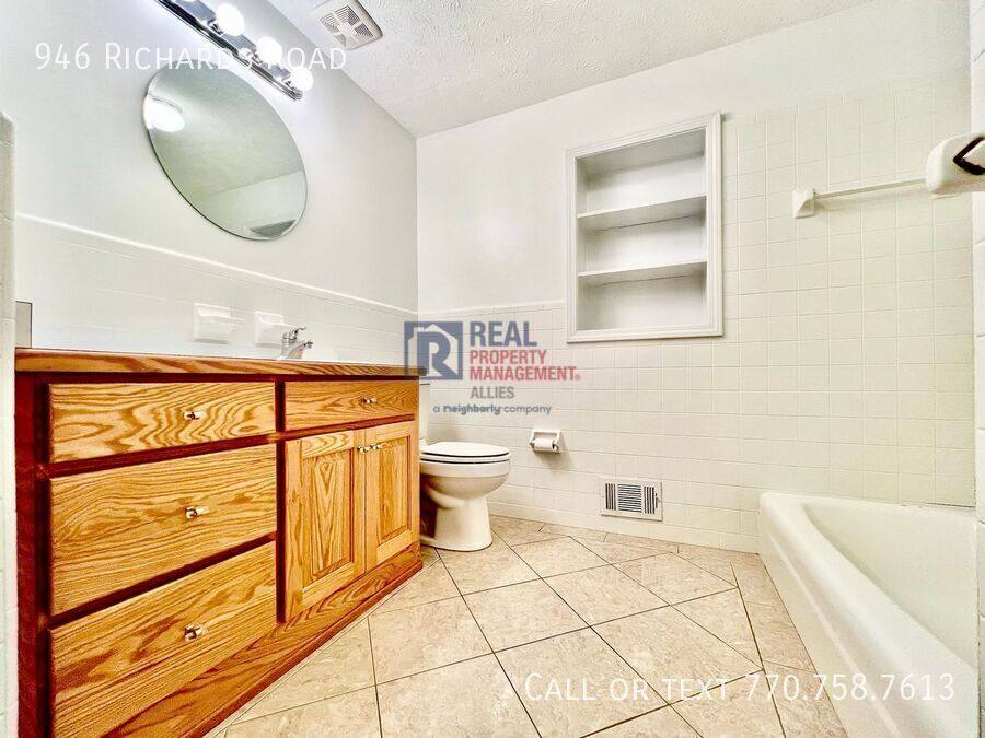 House for rent at 946 Richards Rd, White, GA 30184