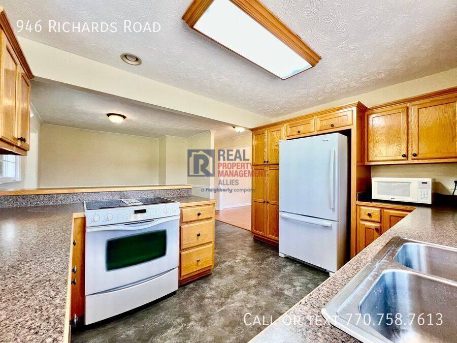 House for rent at 946 Richards Rd, White, GA 30184