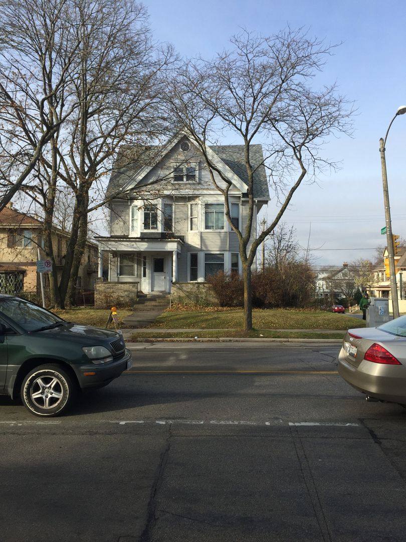 Townhouse for rent at 2863 N Downer Ave, Milwaukee, WI 53211