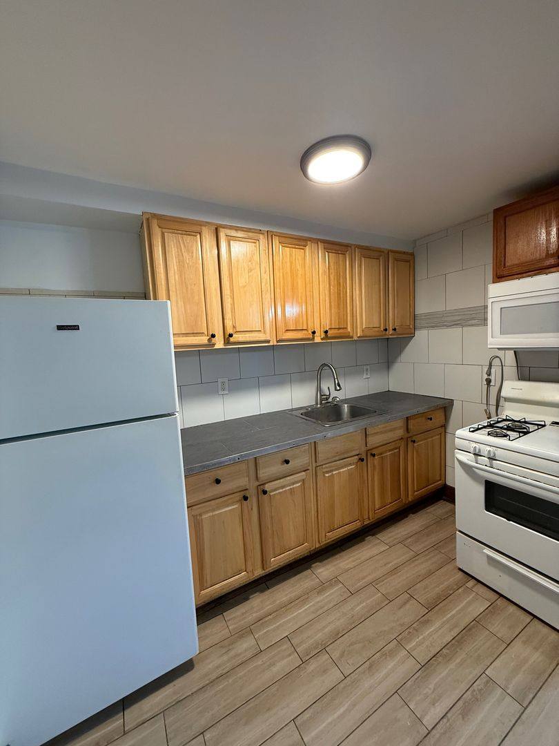 12 Farrington St, Newburgh, NY 12550 - Apartment for Rent - Image 2