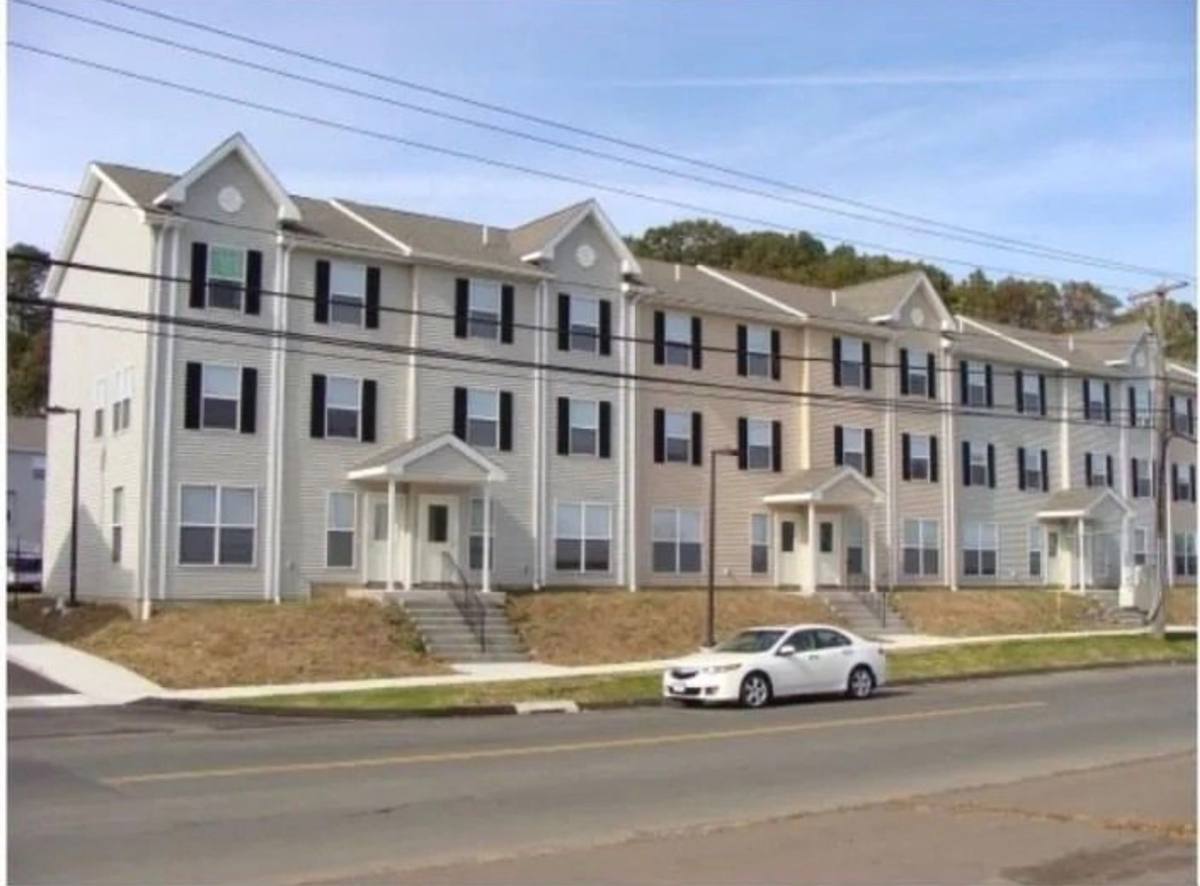 Townhouse for rent at 190 Pine Rock Ave, Hamden, CT 06514