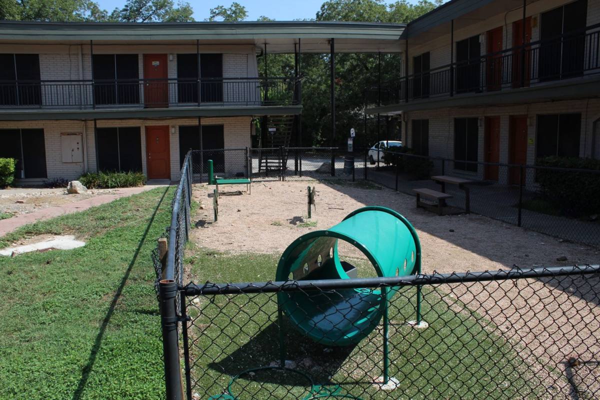 Apartment for rent at 4411 Airport Blvd, Austin, TX 78722