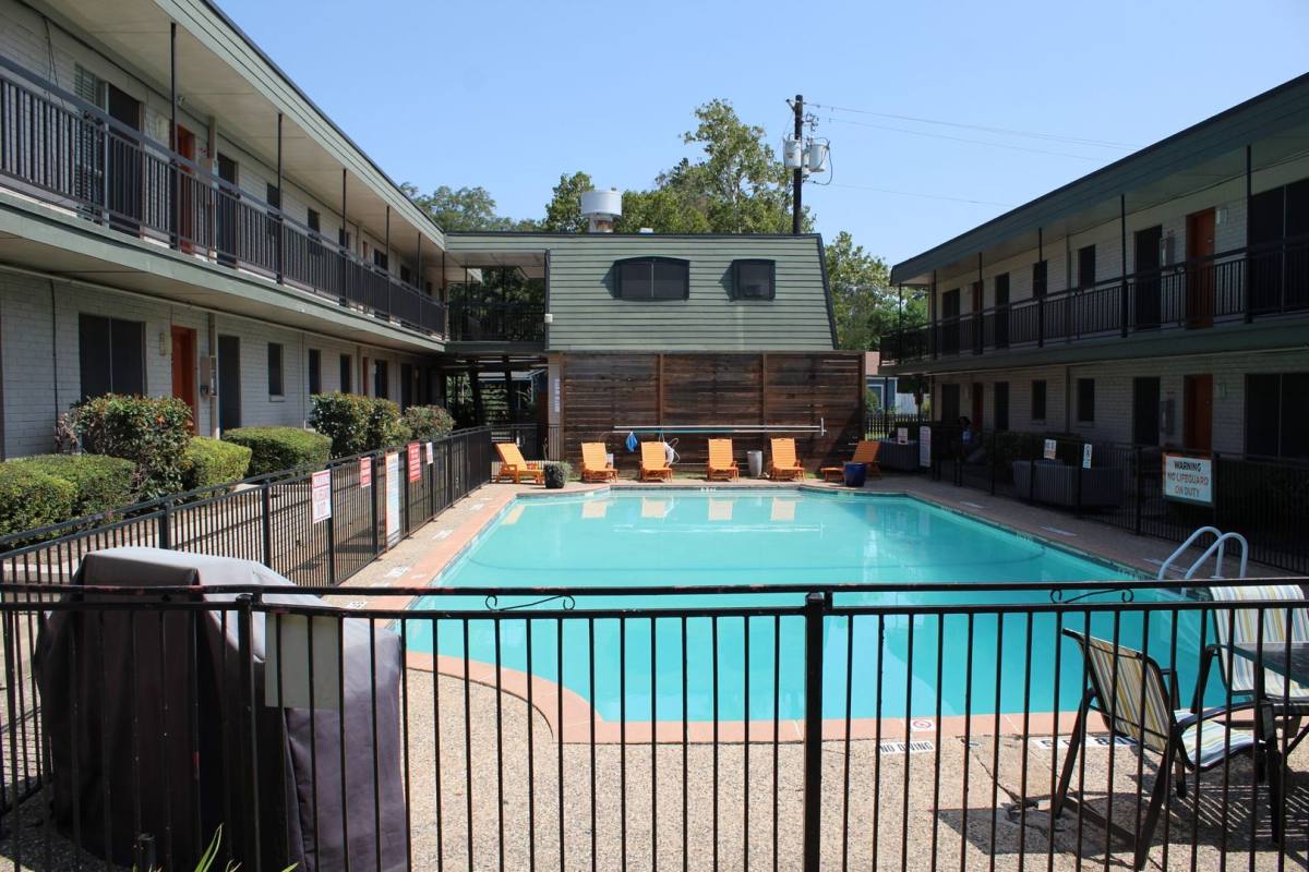 Apartment for rent at 4411 Airport Blvd, Austin, TX 78722
