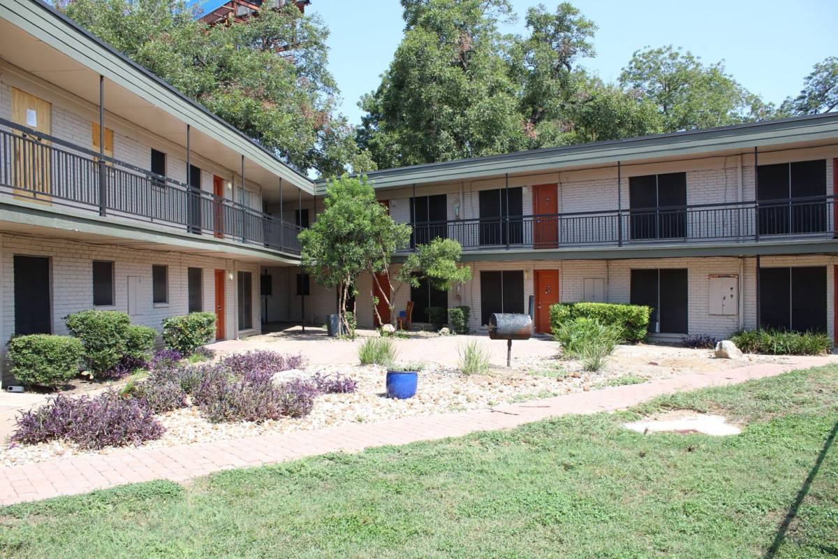 Apartment for rent at 4411 Airport Blvd, Austin, TX 78722