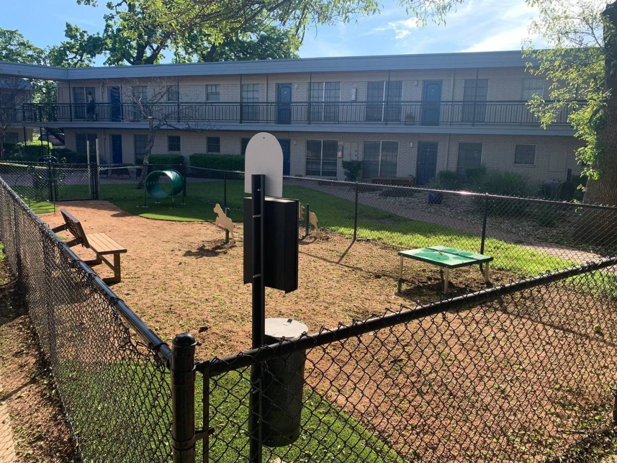 Apartment for rent at 4411 Airport Blvd, Austin, TX 78722