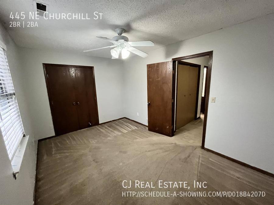 Townhouse for rent at 445 NE Churchill St, Lees Summit, MO 64086