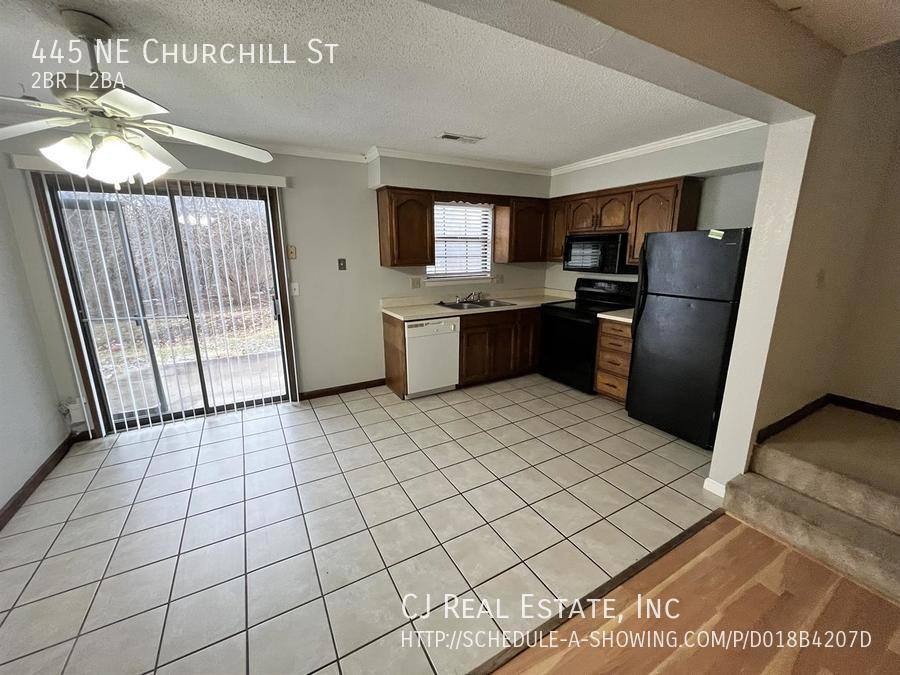 Townhouse for rent at 445 NE Churchill St, Lees Summit, MO 64086