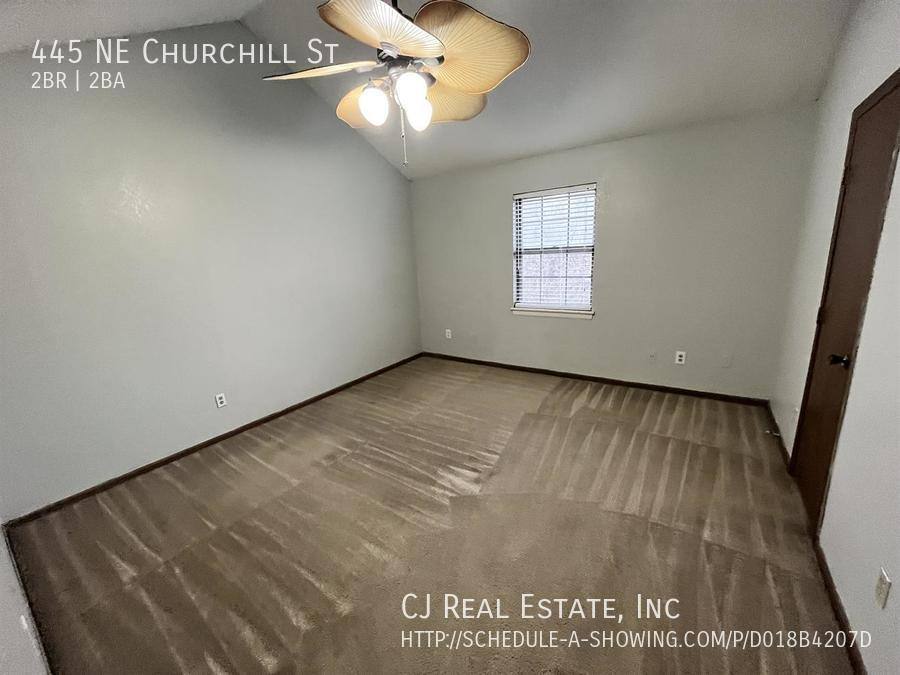 Townhouse for rent at 445 NE Churchill St, Lees Summit, MO 64086