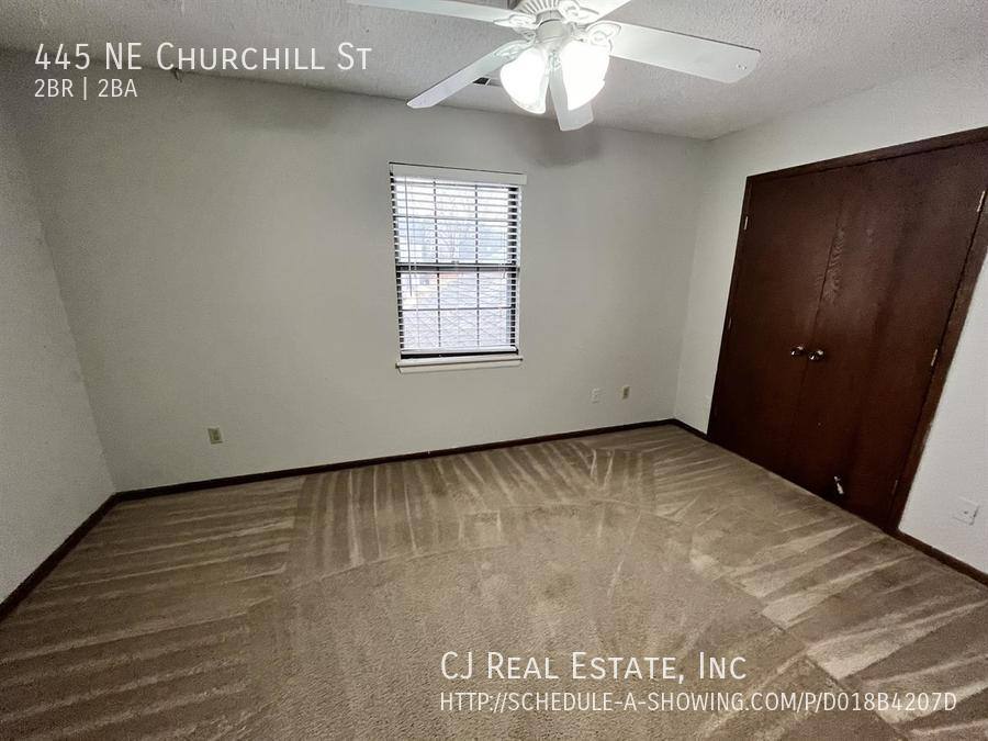 Townhouse for rent at 445 NE Churchill St, Lees Summit, MO 64086