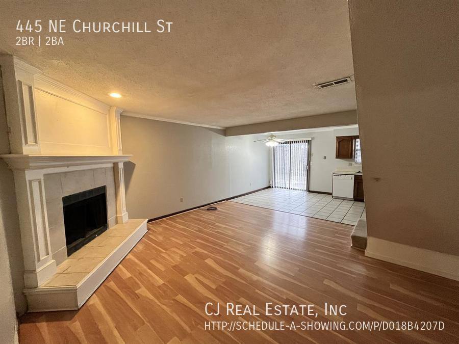 Townhouse for rent at 445 NE Churchill St, Lees Summit, MO 64086