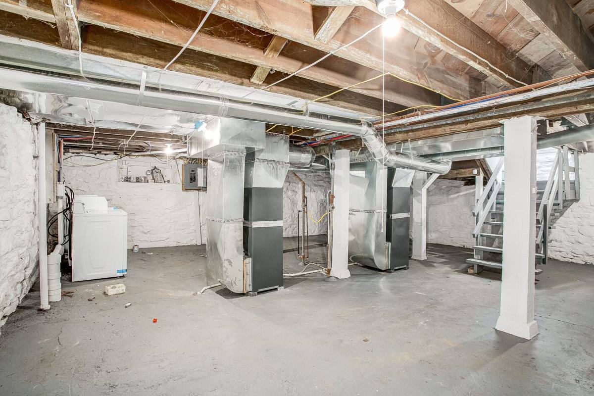 Apartment for rent at 2510 E 59th St, Kansas City, MO 64130