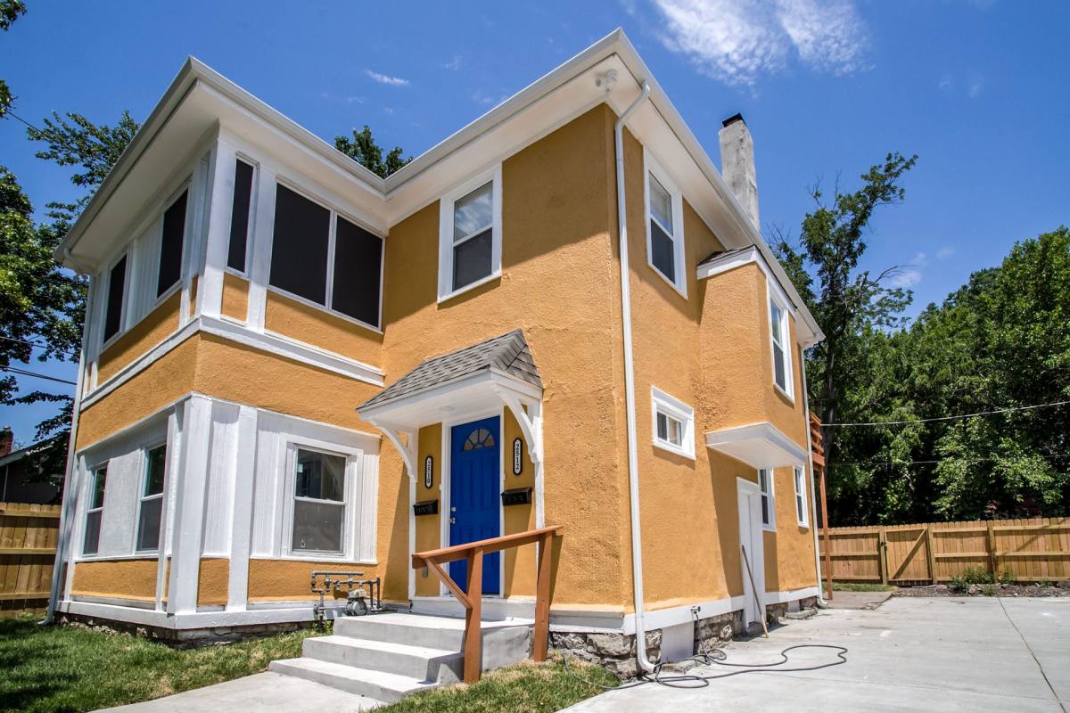 Apartment for rent at 2510 E 59th St, Kansas City, MO 64130