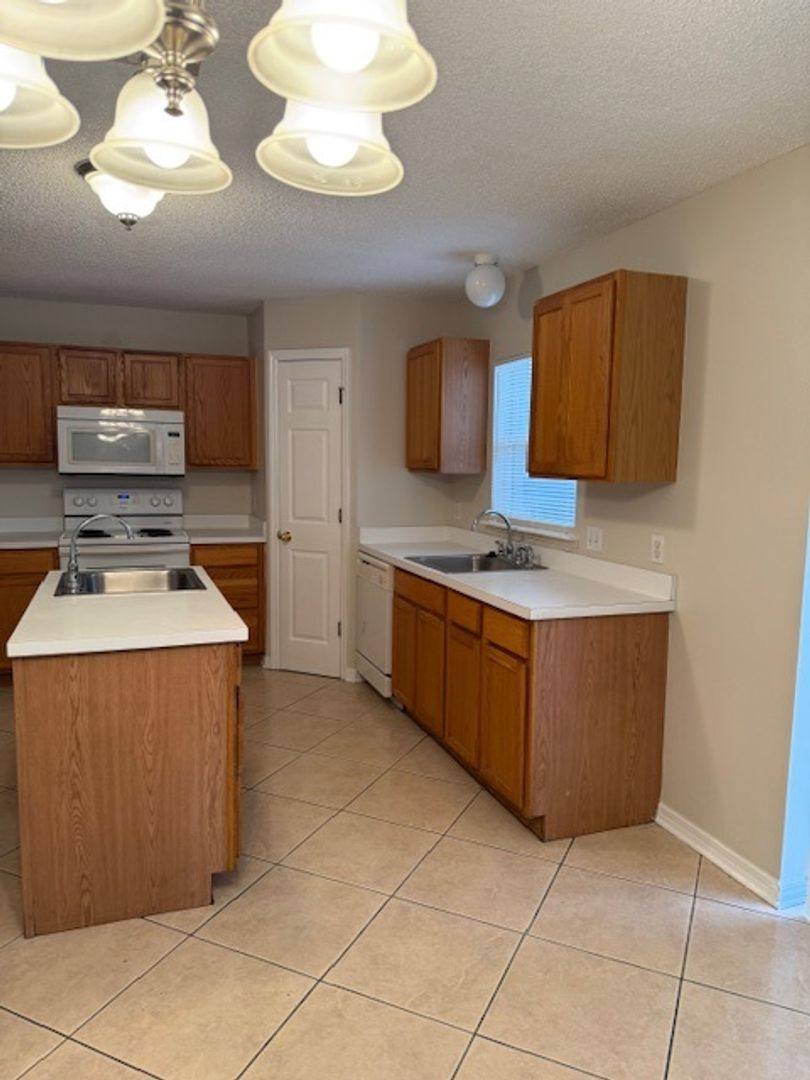 House for rent at 744 Paris Dr, Kissimmee, FL 34759
