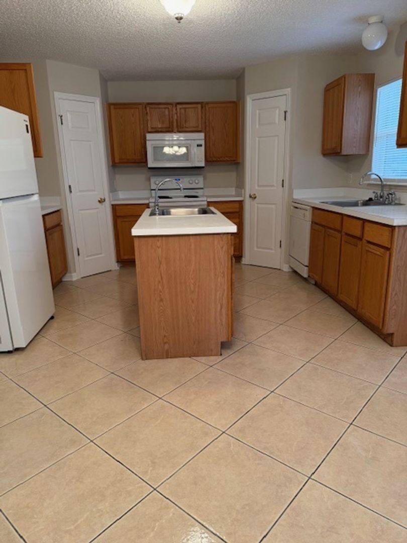 House for rent at 744 Paris Dr, Kissimmee, FL 34759