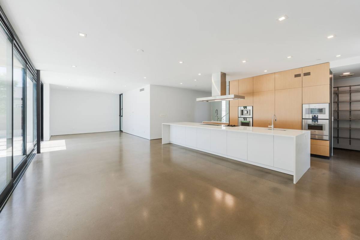 House for rent at 762 Rosecrans Ave, Manhattan Beach, CA 90266