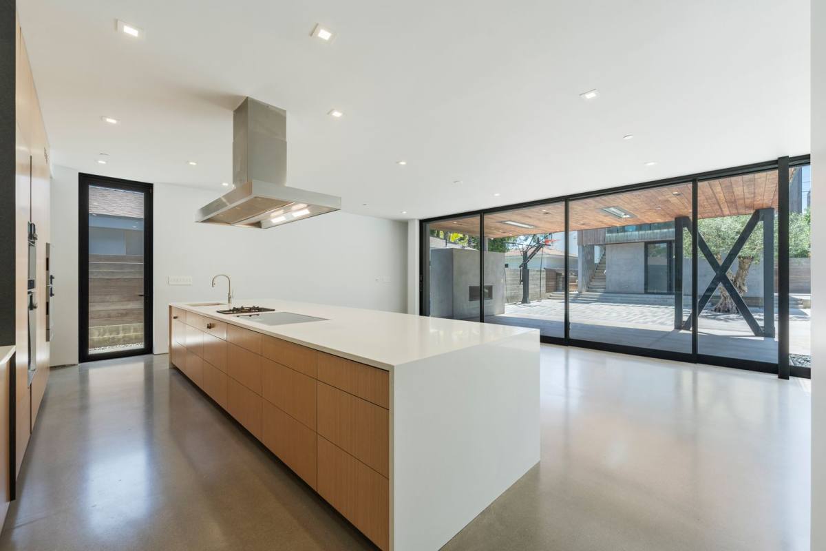 House for rent at 762 Rosecrans Ave, Manhattan Beach, CA 90266