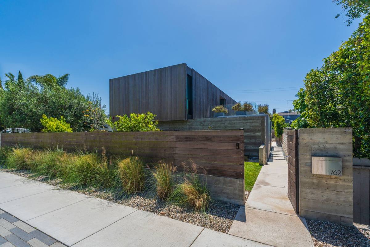 House for rent at 762 Rosecrans Ave, Manhattan Beach, CA 90266