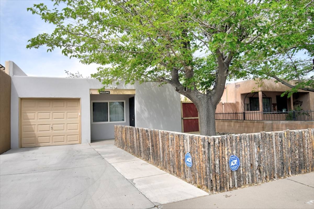 Townhouse for rent at 521 Nathan St SE, Albuquerque, NM 87123
