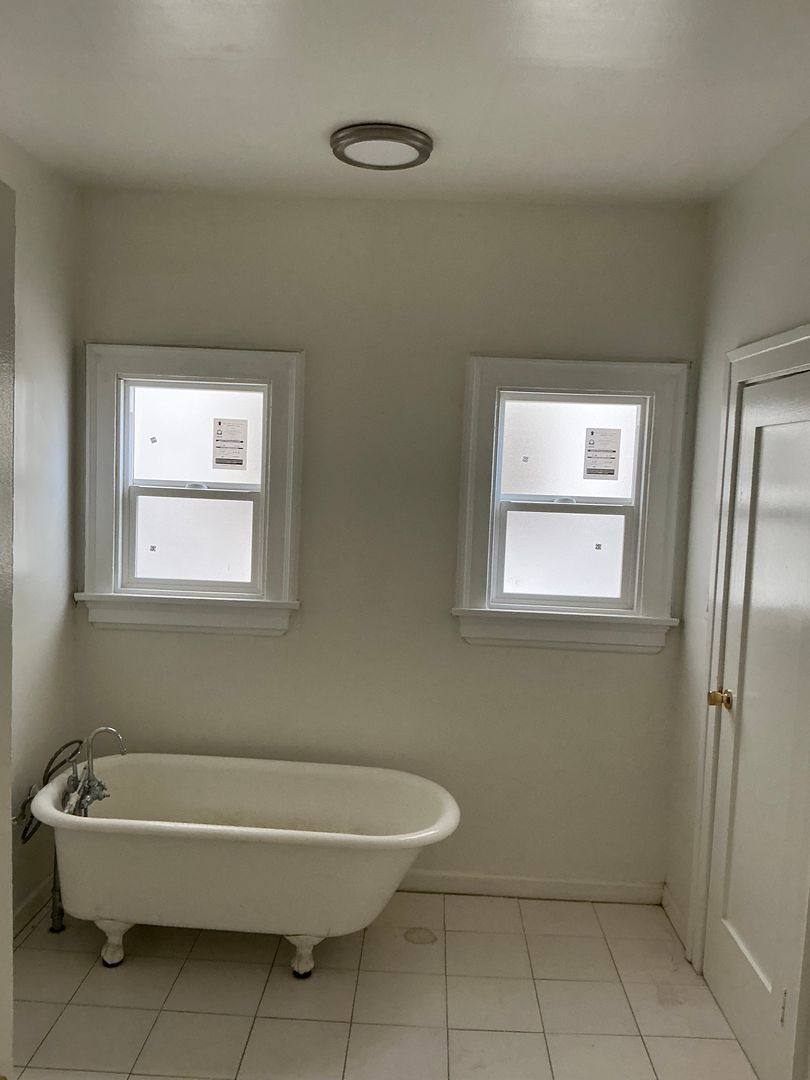 Apartment for rent at 850 S Catalina St, Los Angeles, CA 90005