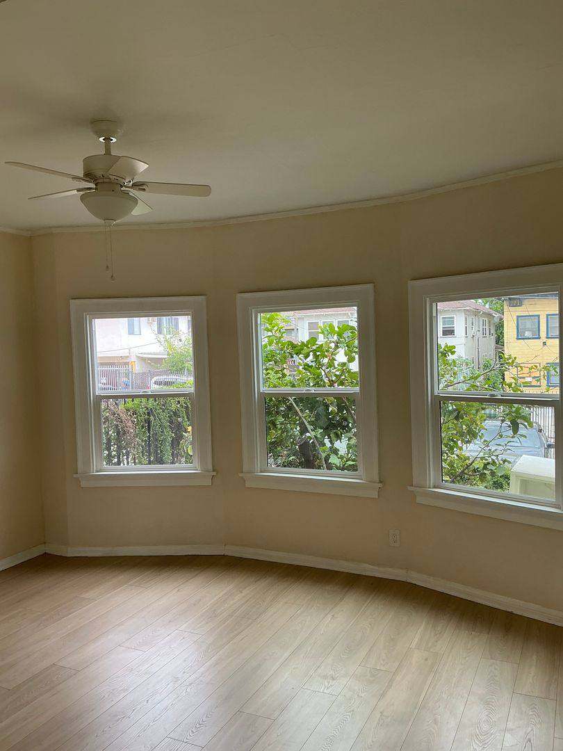 Apartment for rent at 850 S Catalina St, Los Angeles, CA 90005