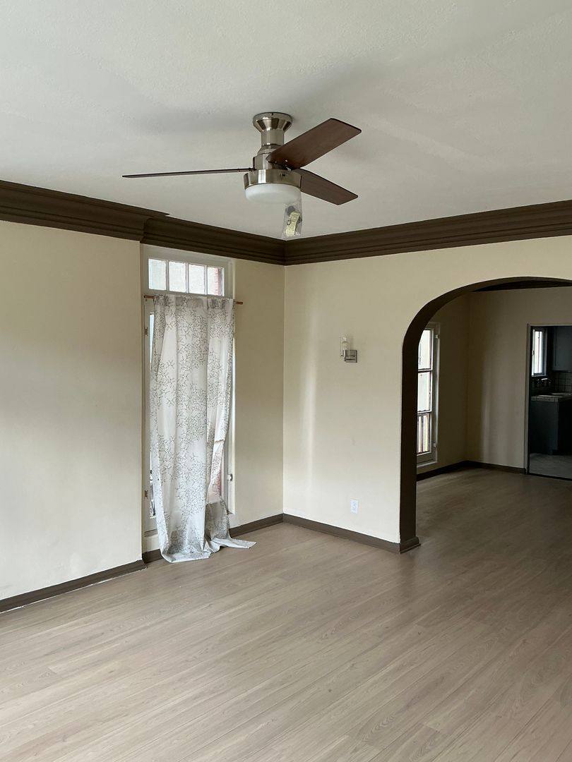 Apartment for rent at 850 S Catalina St, Los Angeles, CA 90005