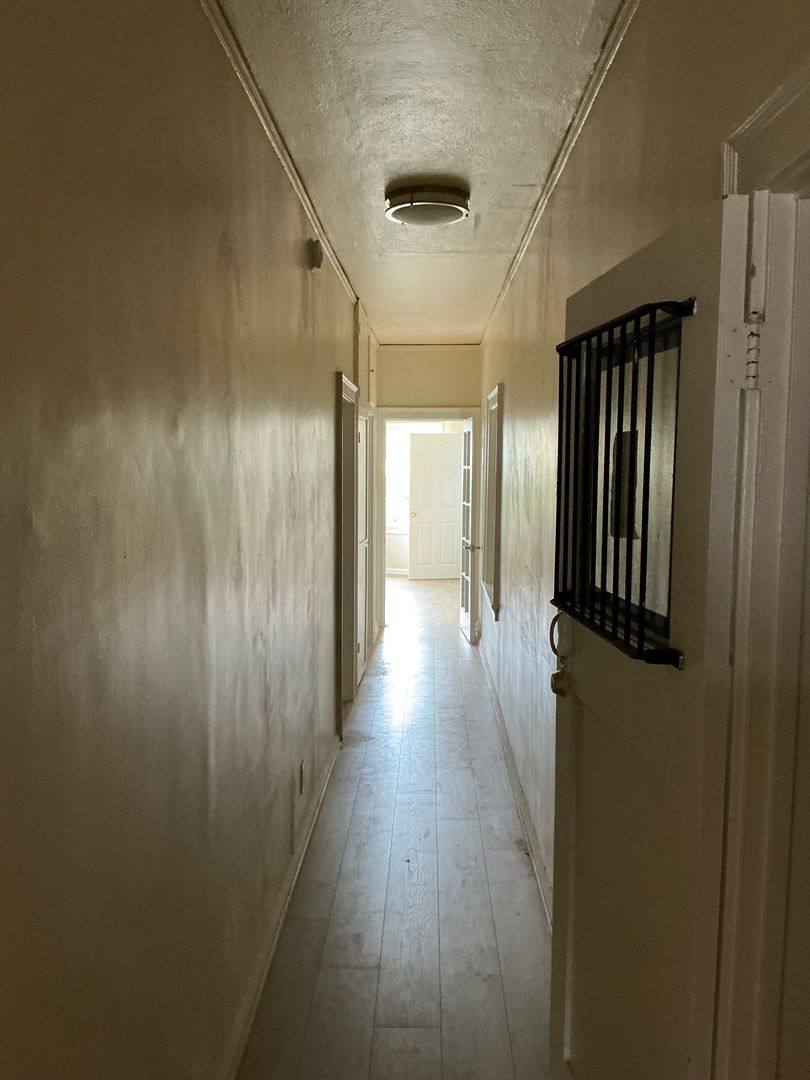 Apartment for rent at 850 S Catalina St, Los Angeles, CA 90005