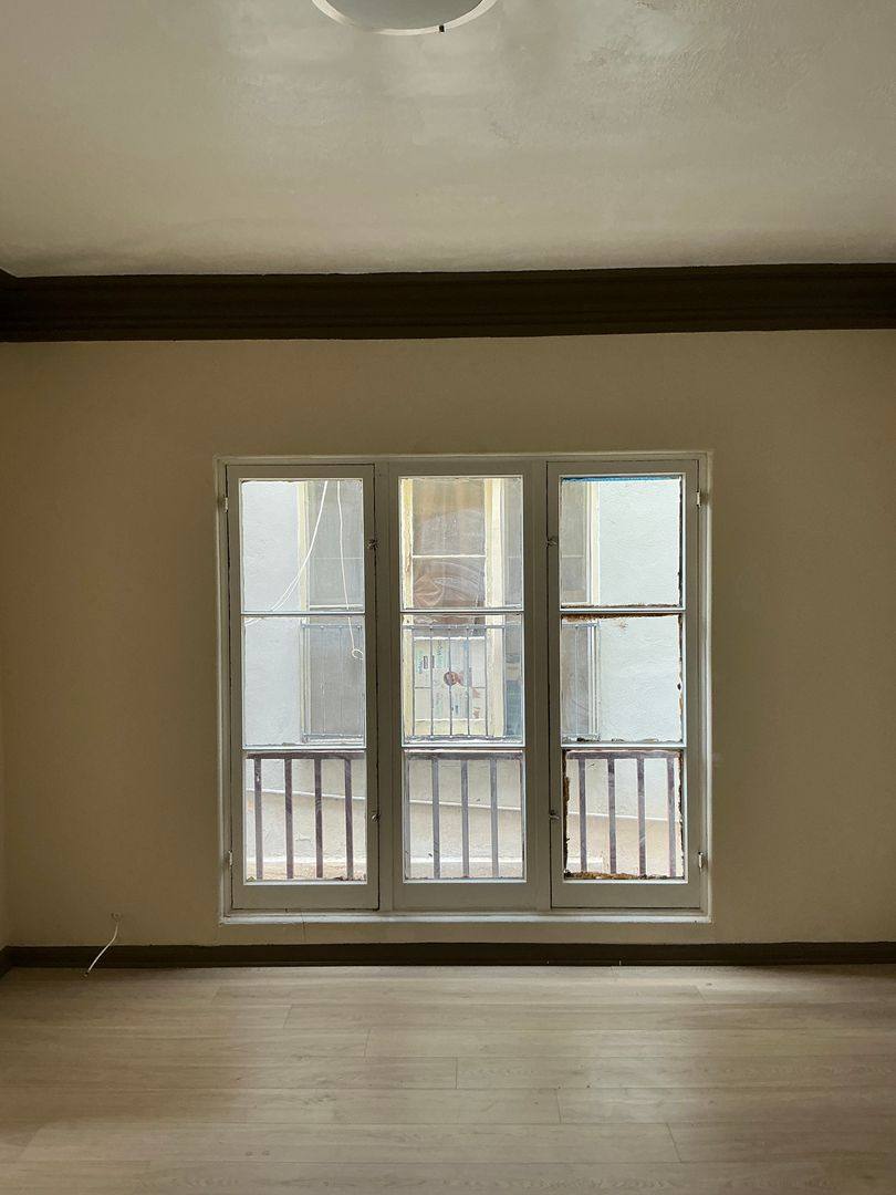 Apartment for rent at 850 S Catalina St, Los Angeles, CA 90005
