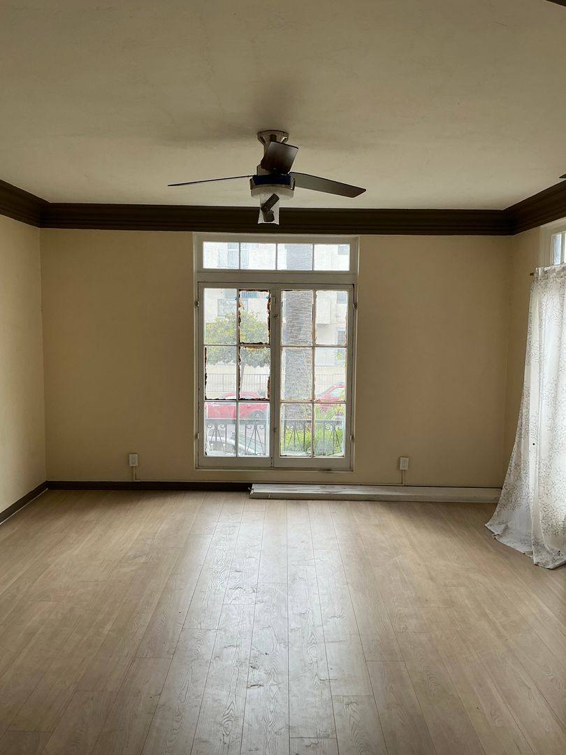 Apartment for rent at 850 S Catalina St, Los Angeles, CA 90005
