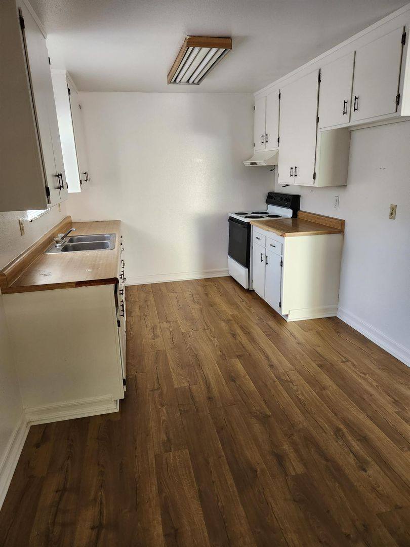 House for rent at 1006 2nd St, Redding, CA 96002