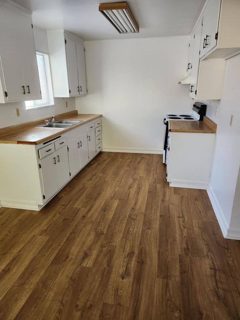 House for rent at 1006 2nd St, Redding, CA 96002
