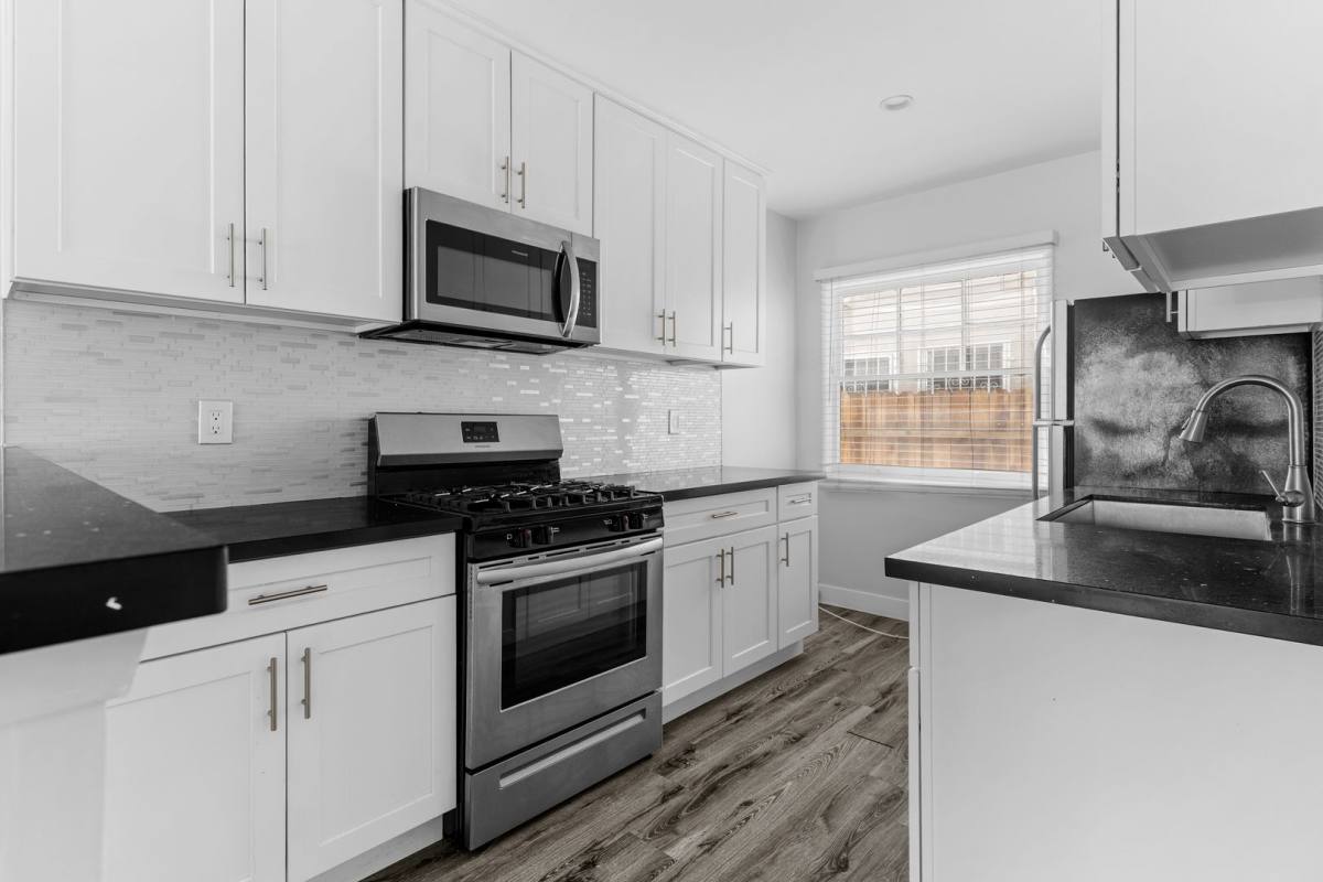 Apartment for rent at 241 Bonito Ave, Long Beach, CA 90802