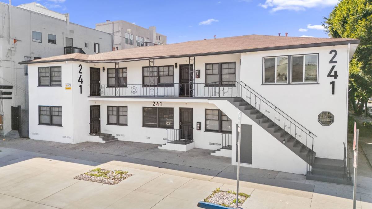 Apartment for rent at 241 Bonito Ave, Long Beach, CA 90802