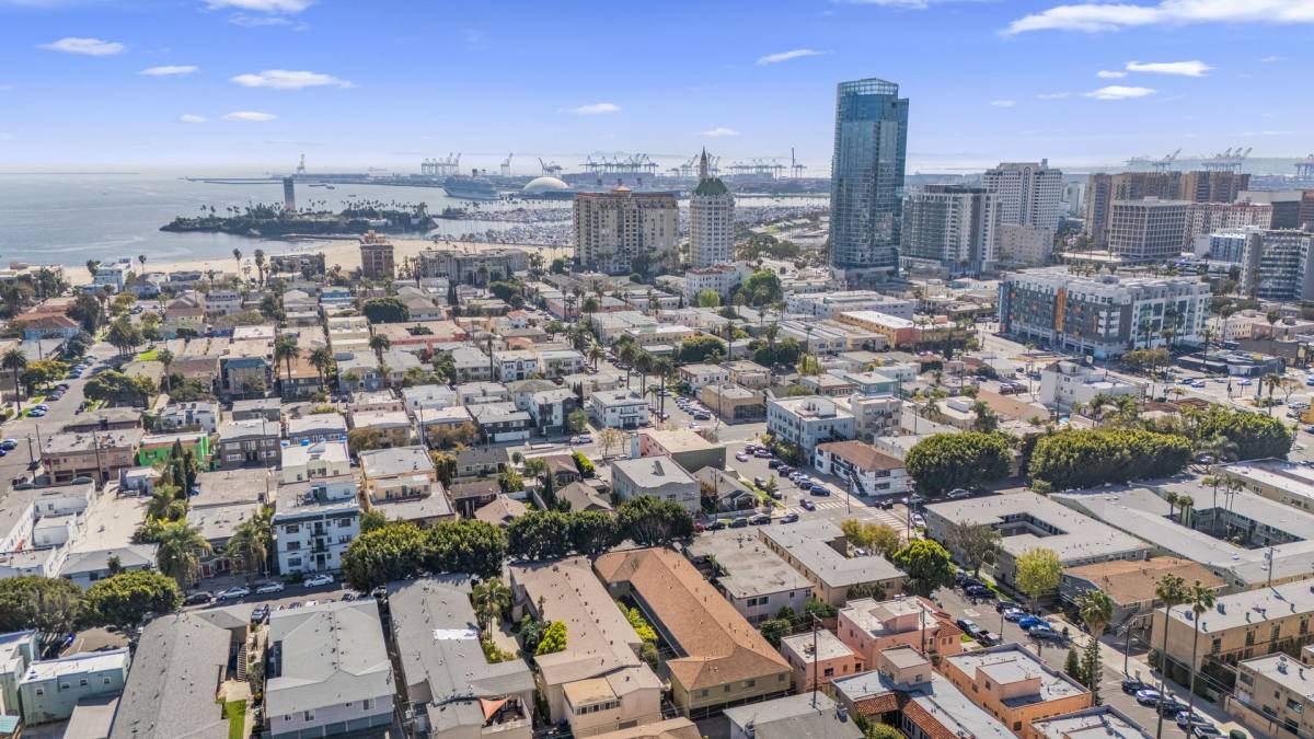 Apartment for rent at 241 Bonito Ave, Long Beach, CA 90802